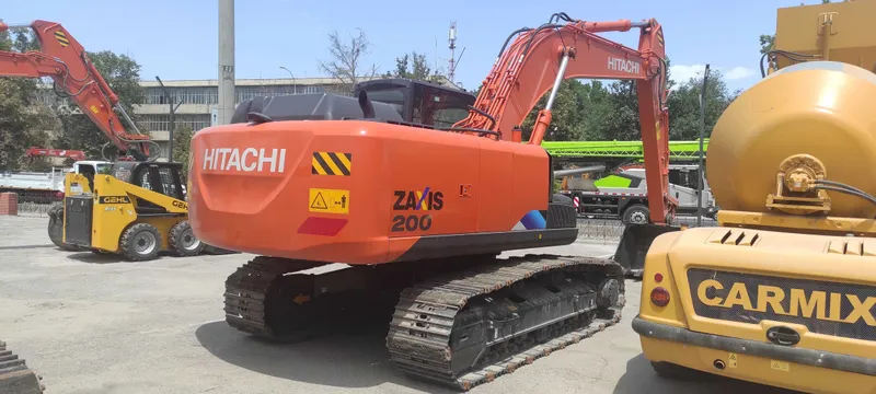 Гусеничный экскаватор Hitachi ZX200-5A — фото 1