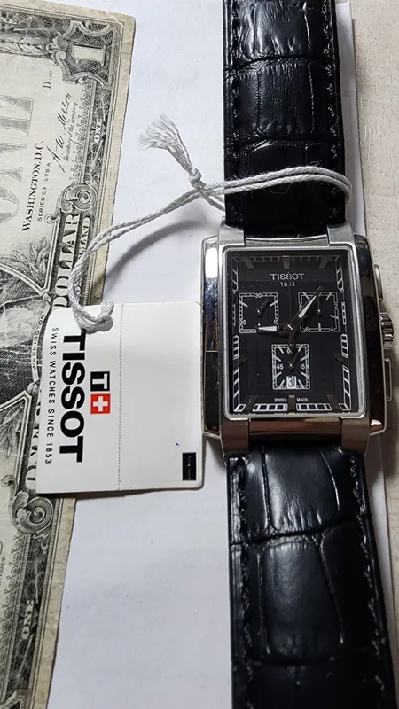 Новый Tissot редкой формы.швецарские.оригинал.