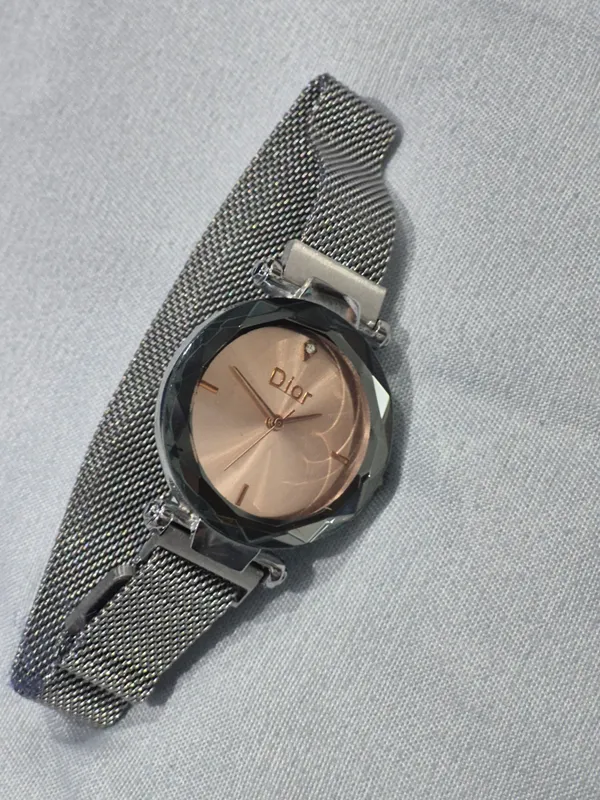 Стильные женские часы Dior 1