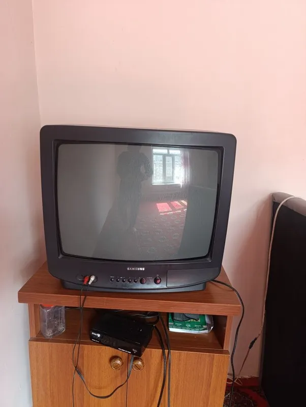 Телевизор LG светной+тюнер бонус — фото 1