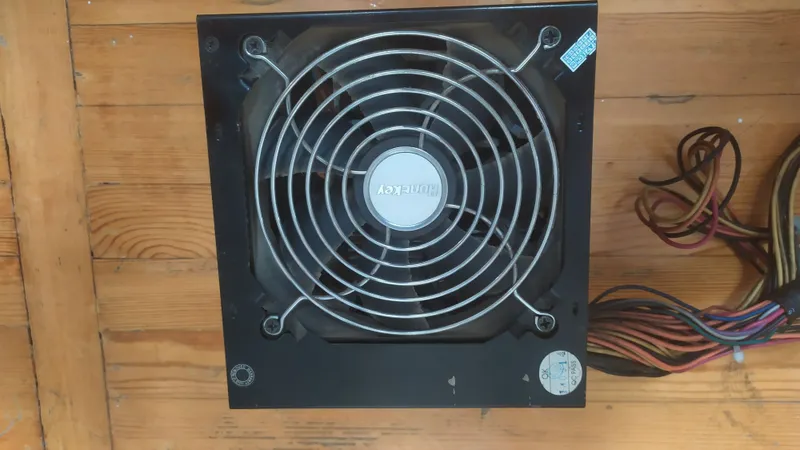 Huntkey 600W quvvat bloki (a’lo holatda) 2 Huntkey 600W quvvat bloki (a’lo holatda) 2