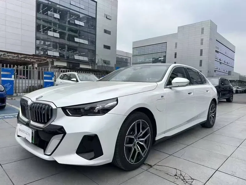 BMW i5 40L 2025 yil M-Sport — фото 1