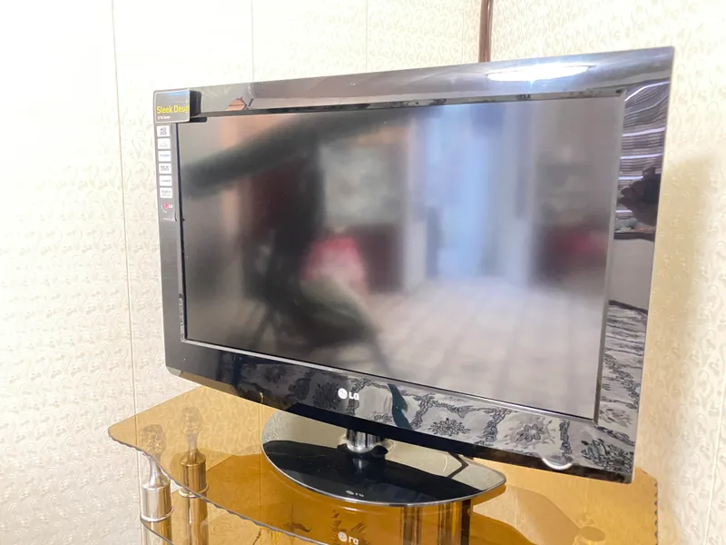 Телевизор LG стоят как новый 1