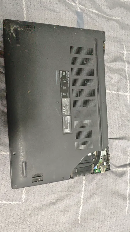 ASUS Vivobook 16 X1605VA qismlarga ajratish uchun, ehtiyot qismlar uchun 6