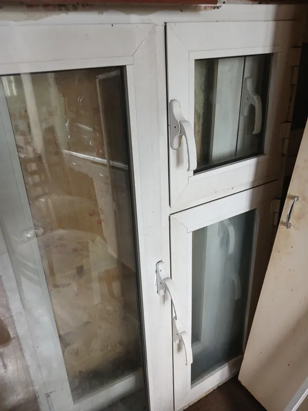 Продам газовую плиту, рамы 2 шт 142×128см ,холод. — фото 1