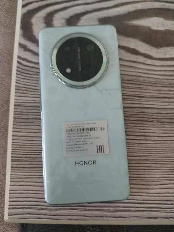 Honor X9c состояние: край экрана треснут 2