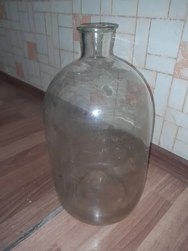 Продаю стеклянные бутыли 10л и 15л