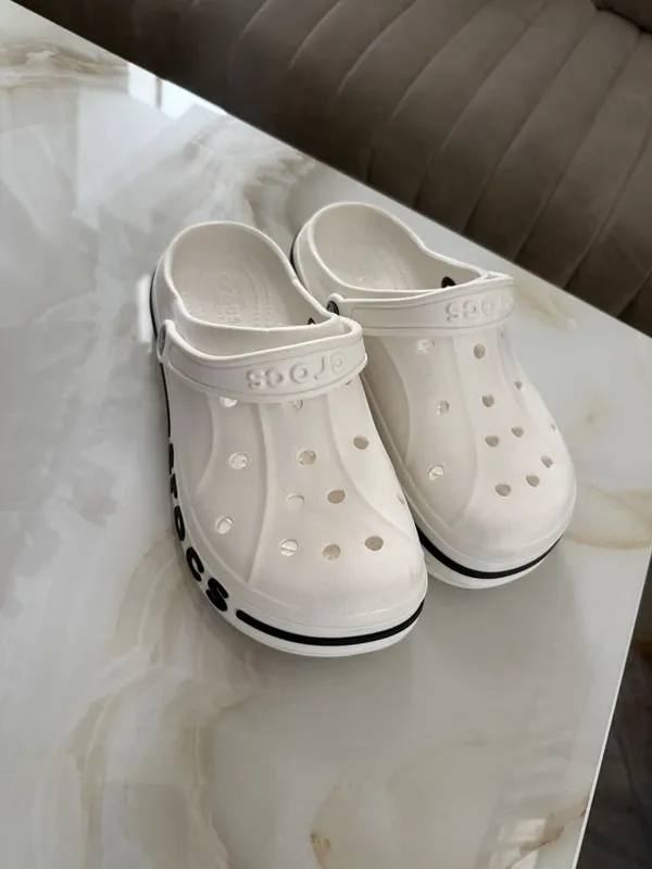 Продам кроксы новые