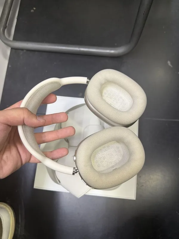 AirPods Max With Smart case 2 AirPods Max With Smart case 2
