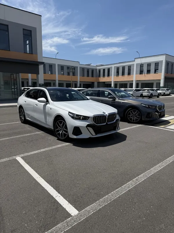 Bmw i5 35L 2024-Yil 15.700 yurgan +dop option 360kamera Harman Kardon 5 Bmw i5 35L 2024-Yil 15.700 yurgan +dop option 360kamera Harman Kardon 5