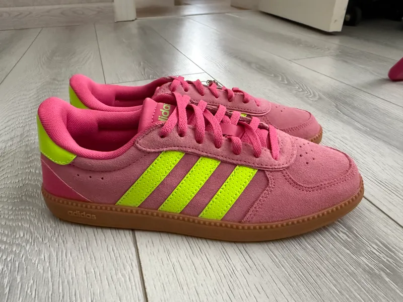 Женские кроссовки Adidas 1