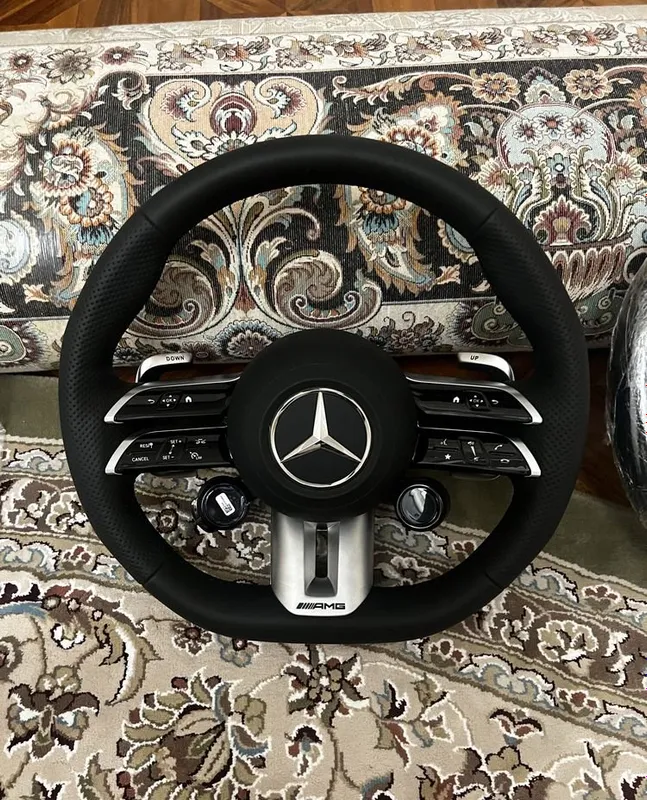Оригинальный спортивный руль для Mercedes-Benz AMG 2 Оригинальный спортивный руль для Mercedes-Benz AMG 2