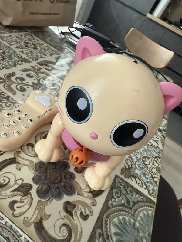 Игрушечная кошка-робот на пульте 3