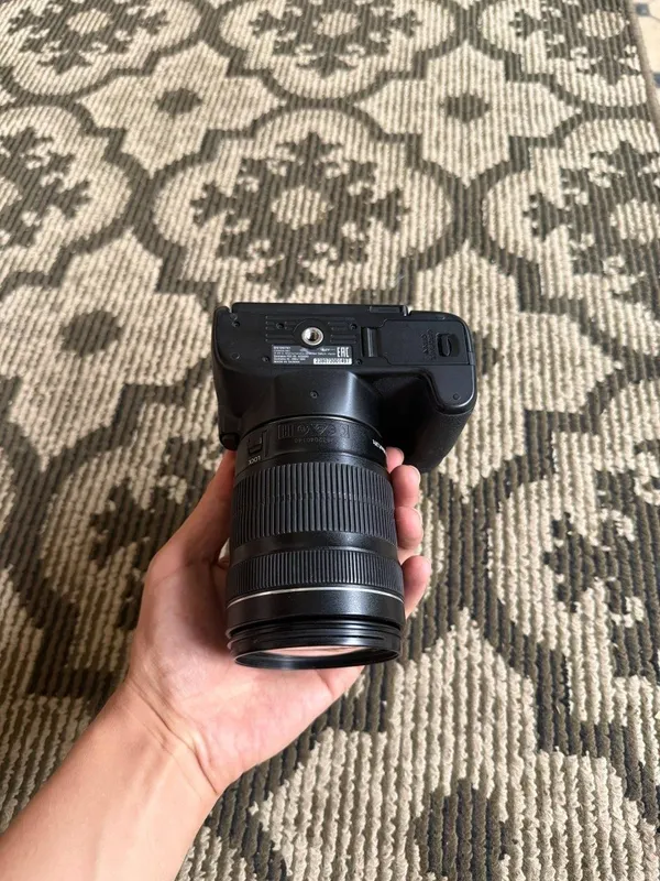 Canon EOS 200Dii 6