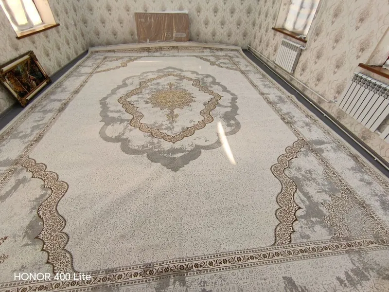 Новый иранский ковёр. При покупке распакован, сфотографирован и снова свернут 2