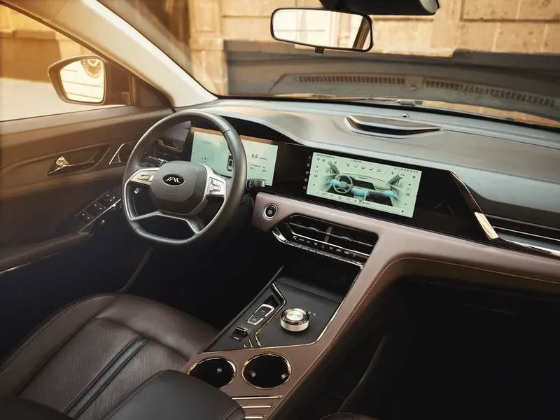 Современный 7-местный кроссовер Jac JS 8 3 Современный 7-местный кроссовер Jac JS 8 3