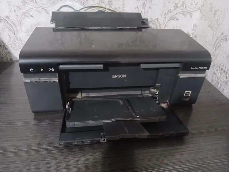 Принтер EPSON T 50 цветной 6 сиёхли ишлатилган нархи келишилган нархда 2 Принтер EPSON T 50 цветной 6 сиёхли ишлатилган нархи келишилган нархда 2