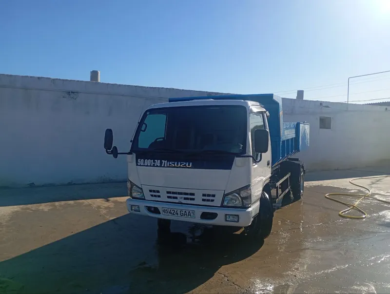 Isuzu 2010 yil..
