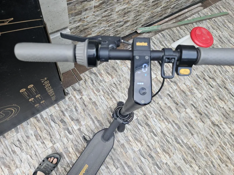 электросамокат Ninebot KickScooter Max G30 черного цвета. — фото 2