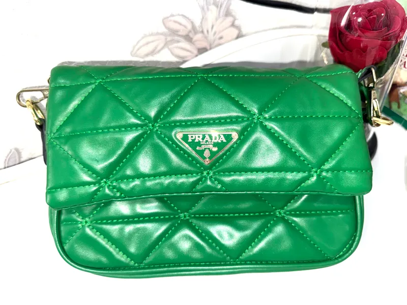“PRADA” ayollar sumkasi 2 “PRADA” ayollar sumkasi 2