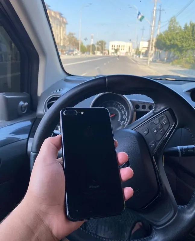 iPhone 7 Plus 128 ГБ, чёрный 1 iPhone 7 Plus 128 ГБ, чёрный 1