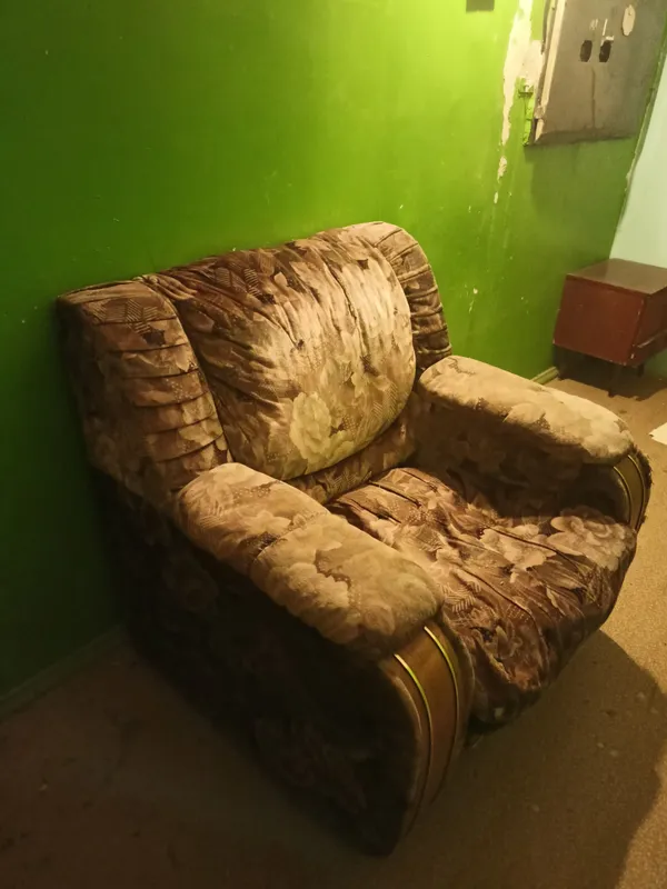 1 ta mustahkam kreslo. Bepul beraman. 2 1 ta mustahkam kreslo. Bepul beraman. 2