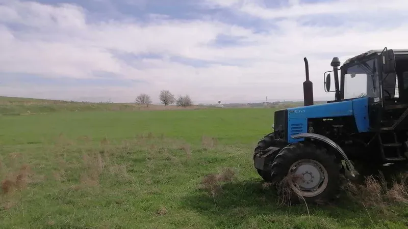 Mtz 1221 sotiladi 2009 yil mayor ideal oldi orqa ishlidi 140.milion B 2 Mtz 1221 sotiladi 2009 yil mayor ideal oldi orqa ishlidi 140.milion B 2