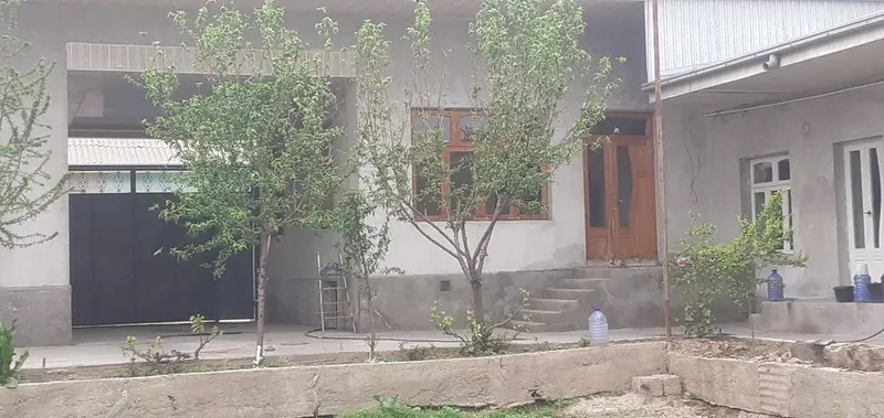 Uy sotiladi srochna