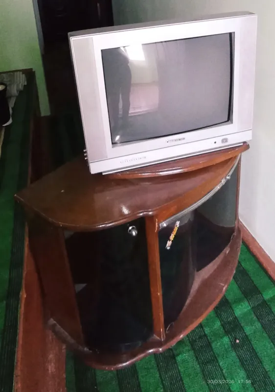 Televizor va podstavka sotiladi 1 Televizor va podstavka sotiladi 1