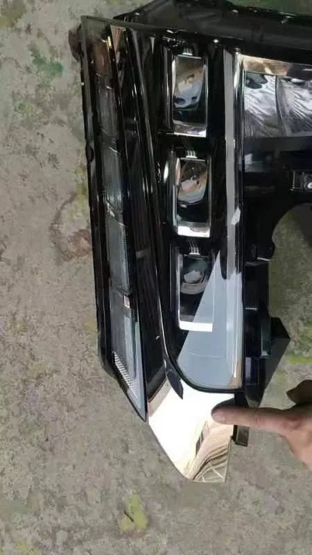Cadillac lyrik Передний бампер и монитор 1