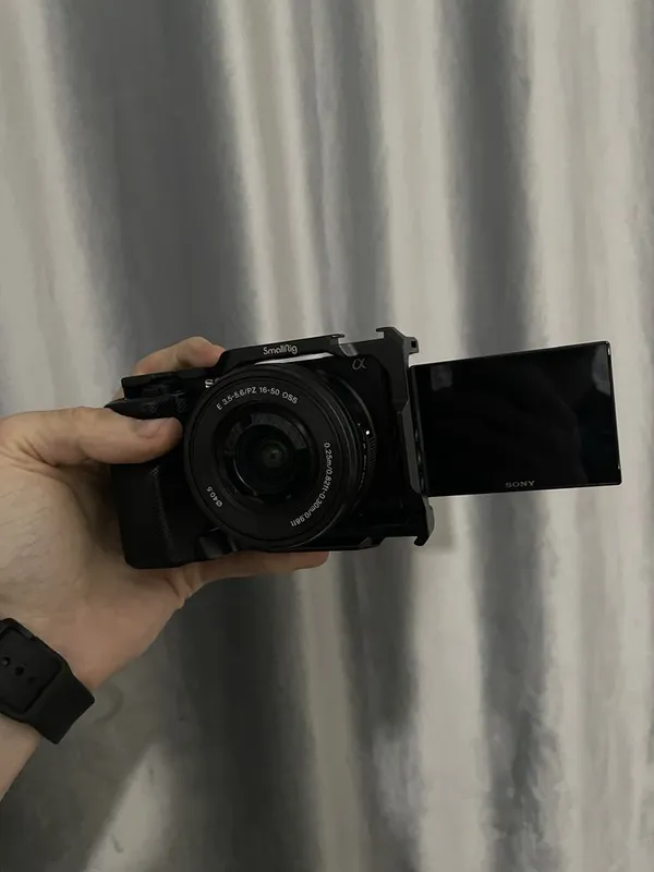 Sony ZV-E10 + клетка — фото 2