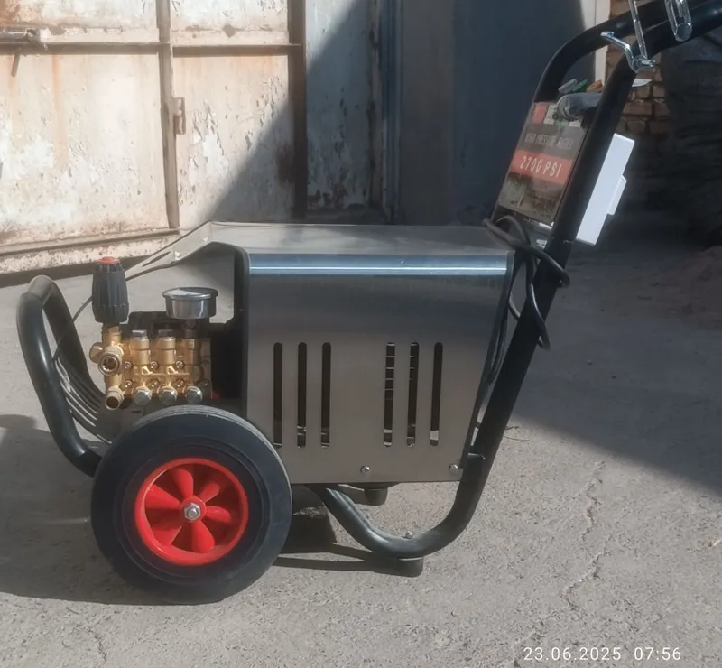 Продается Карчер на 380 V. Мощность 250-300 атмосфер — фото 1 Продается Карчер на 380 V. Мощность 250-300 атмосфер — фото 1