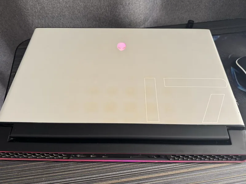 Dell Alienware m17 R2/ CORE i7/9th Gen 4 Dell Alienware m17 R2/ CORE i7/9th Gen 4