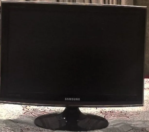 Монитор Samsung SyncMaster T200HD