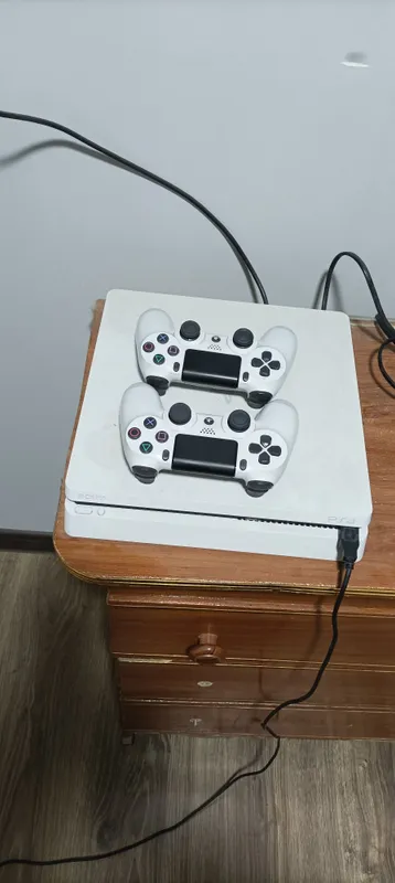 Playstation 4 silm 2 TB 3 Playstation 4 silm 2 TB 3