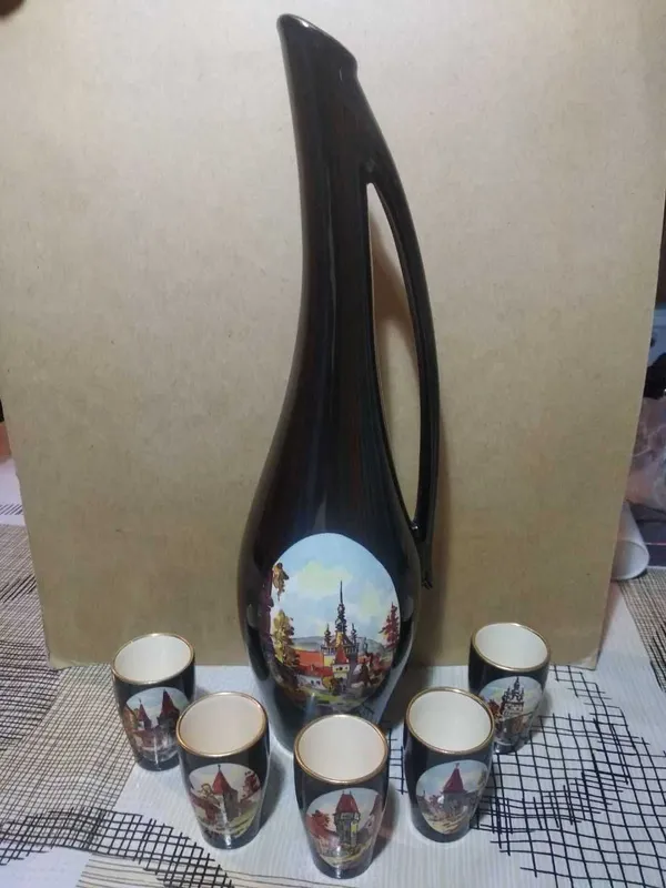 Красивый фарфорофый штоф со стаканами (СССР)