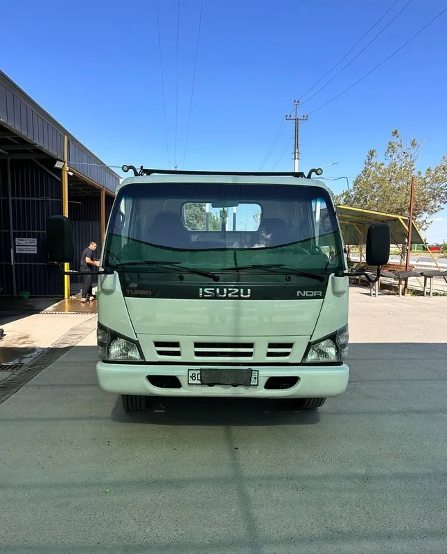 Продаётся бортовой Isuzu 6 Продаётся бортовой Isuzu 6