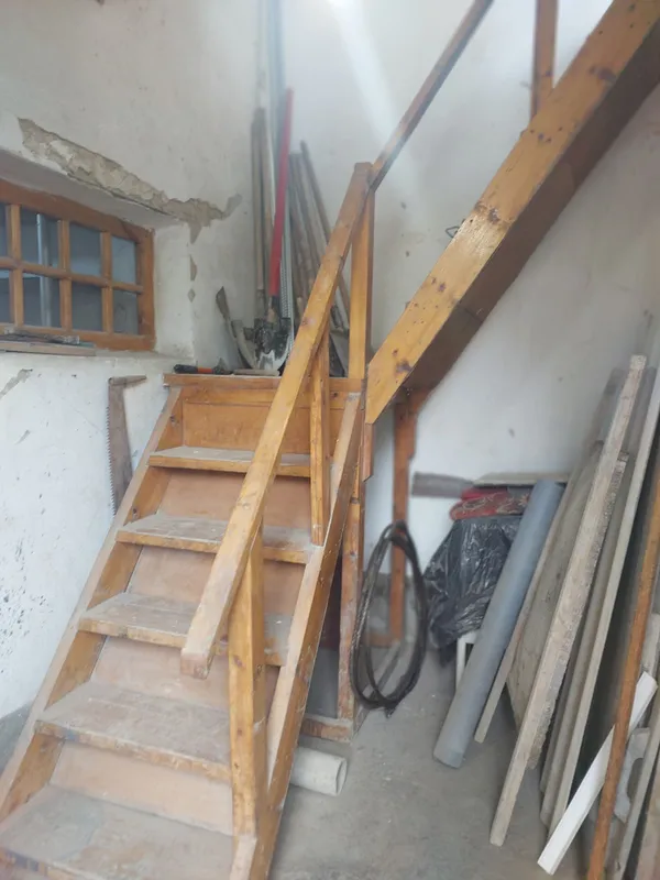 Продам лестницу из дерева.