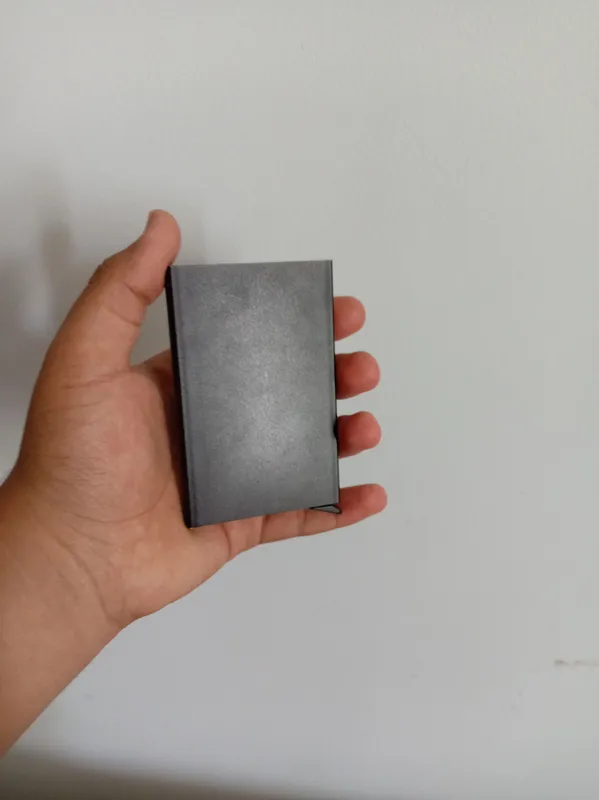 Kardholder sotiladi