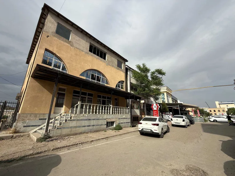 SHAHAR MARKAZIDAN 3 QAVATLI bino sotiladi #a860 — фото 1