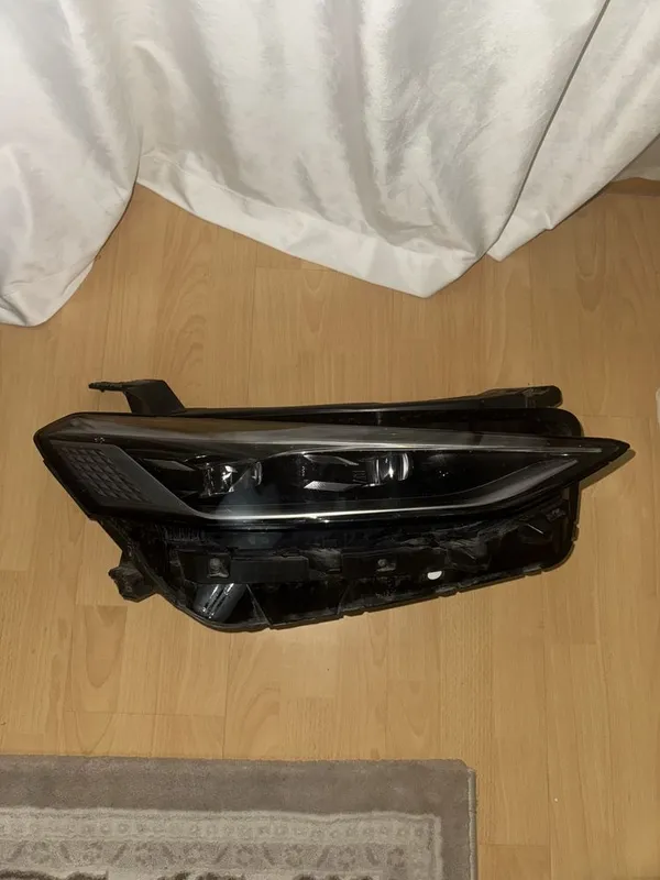 Kia K8 ong taraf fara sotiladi