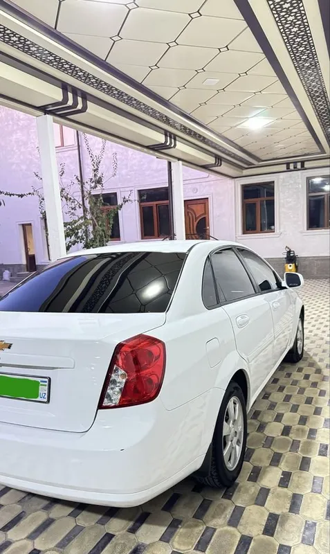 Chevrolet Jentra 4