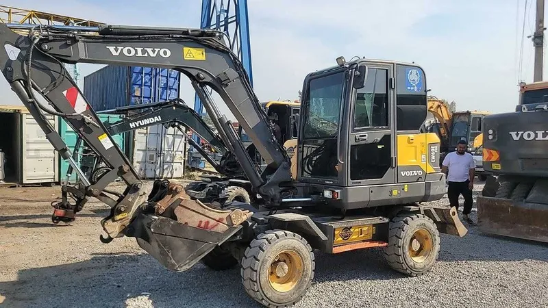 Экскаватор VOLVO 2021 йилда ишлаб чиқариган 8000 мотачас сотилади