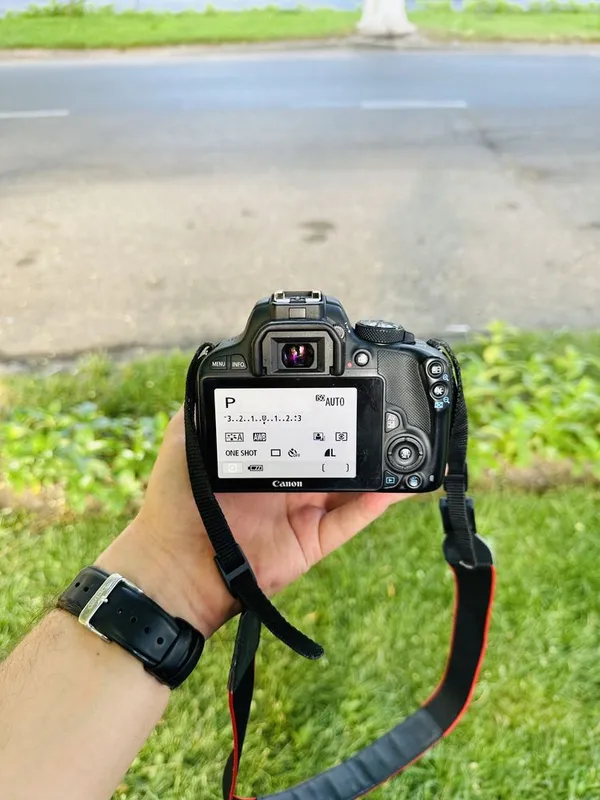 Foto va video uchun Canon EOS 100D, sensorli ekran 2 Foto va video uchun Canon EOS 100D, sensorli ekran 2