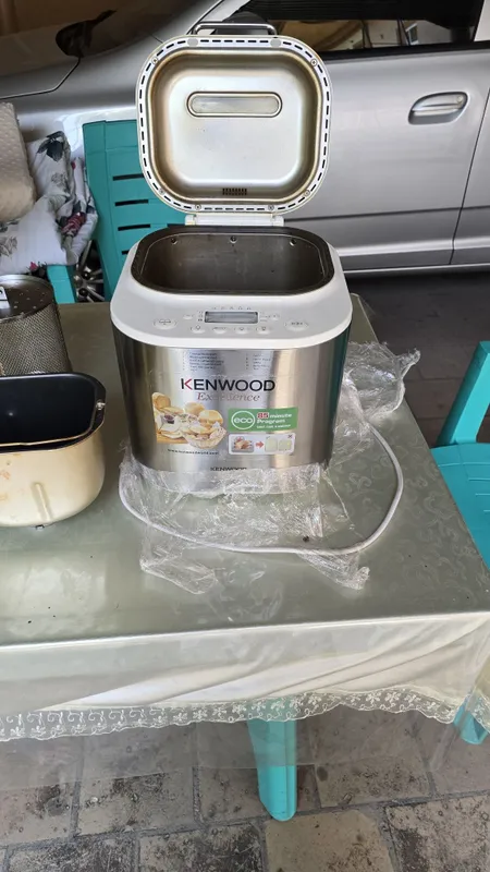 Продается хлебопечка Kenwood BM366