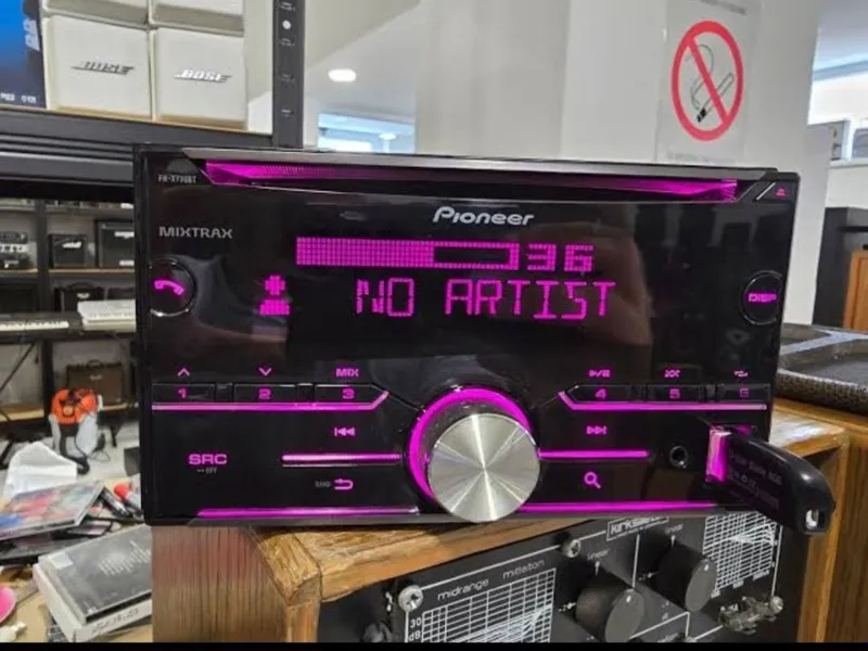 Pioneer FH-X785BT.