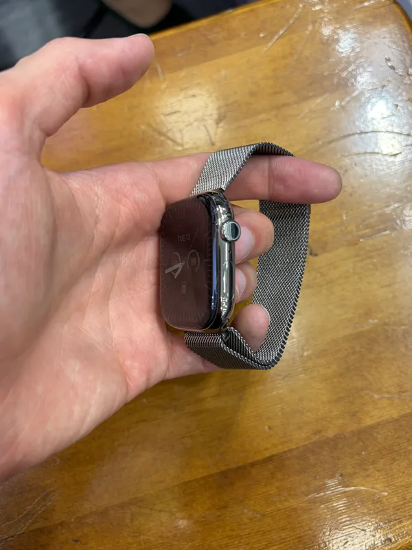 Apple Watch 10, 46 мм, натуральный титан, миланский браслет 3 Apple Watch 10, 46 мм, натуральный титан, миланский браслет 3