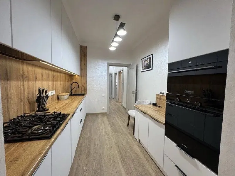 Продаётся 3-комнатная квартира, 105 м², евроремонт, с мебелью и техникой — фото 2