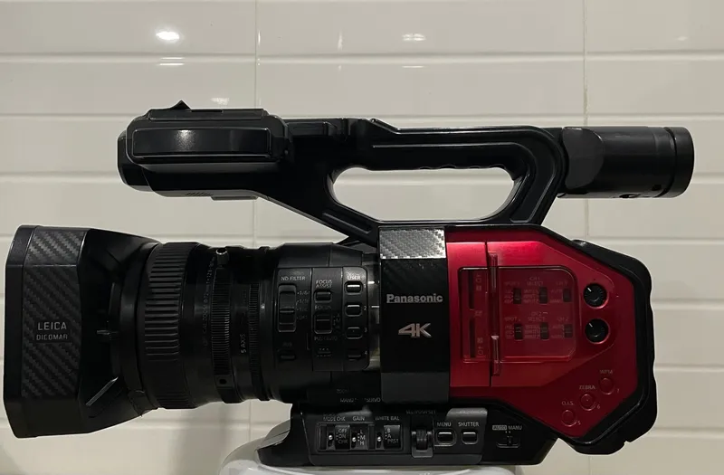 Panasonic AG-DVX200 4K Camcorder 2 Panasonic AG-DVX200 4K Camcorder 2