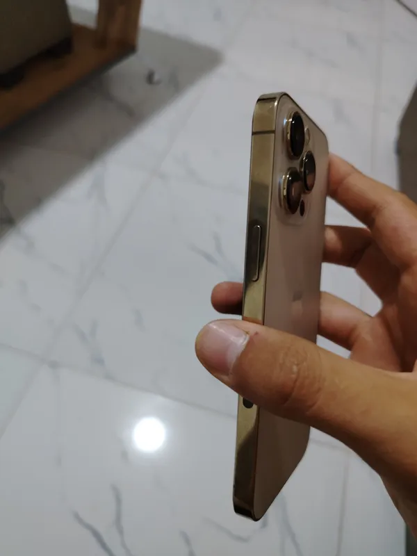 iPhone 13, состояние батареи 78%, в идеальном состоянии 4